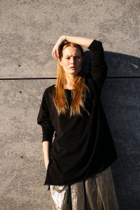 Bluzka "Partyzantka w teatrze" czarna