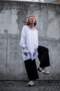Bluzka "Partyzantka w teatrze" biała